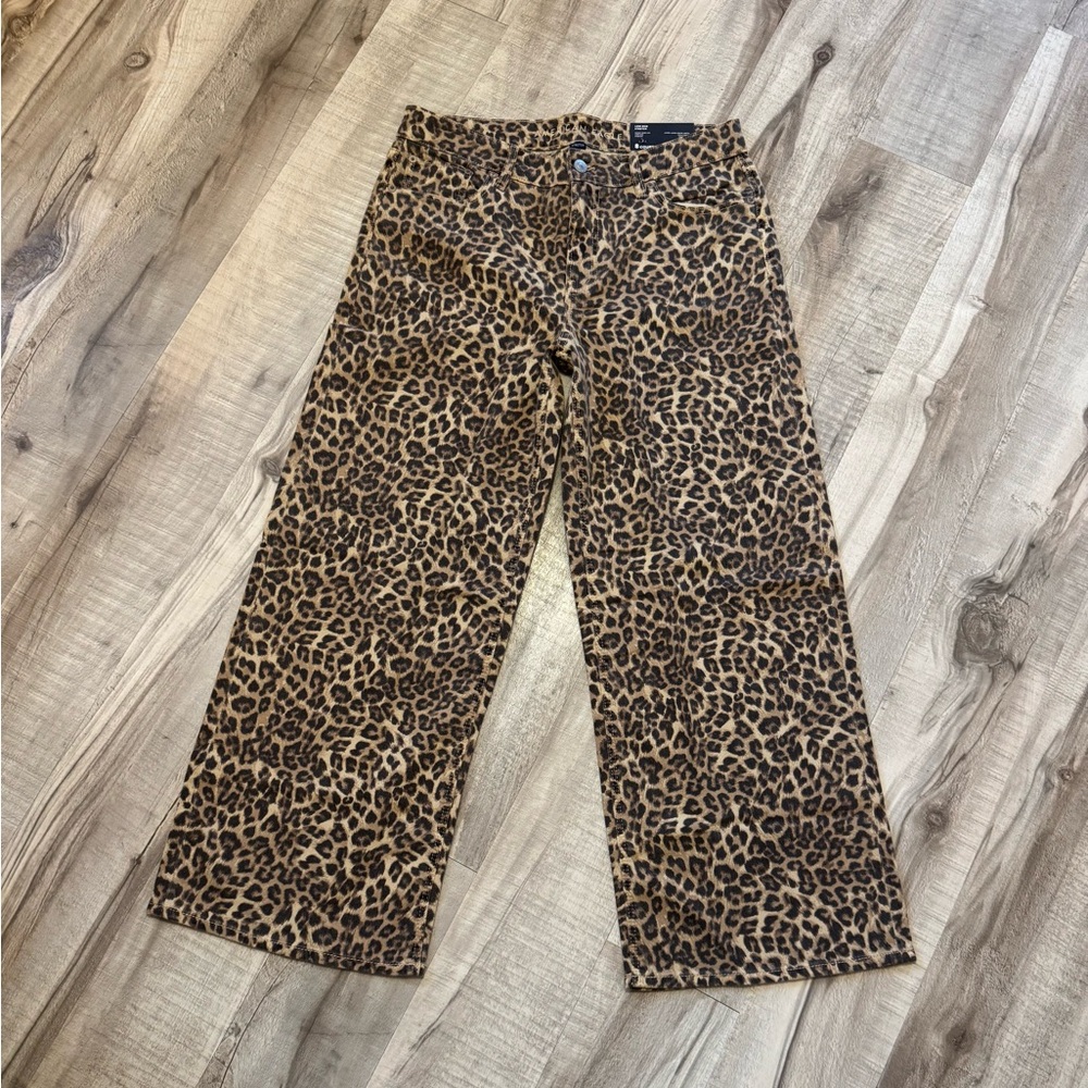 Women’s American Eagle Leopard Low Rise Baggy Wide-Leg Jeans - Picture 4 of 6
